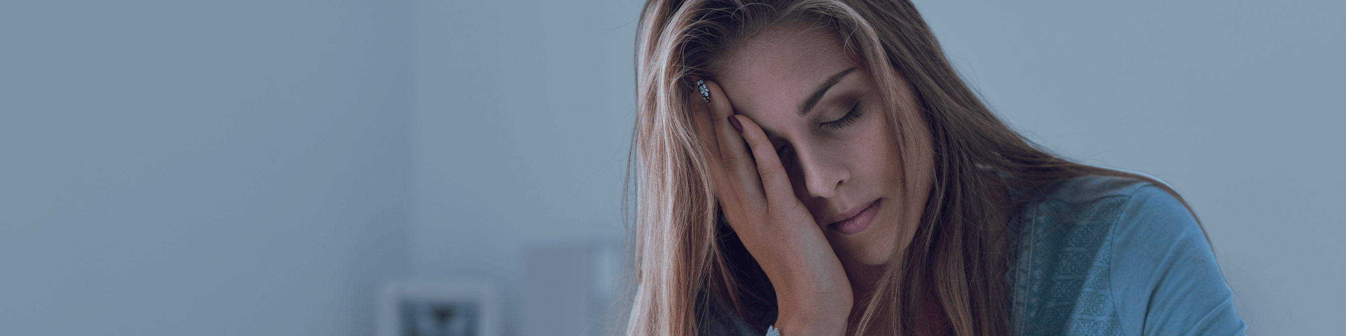 Frau müde mit Schlafproblemen